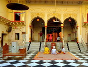 Храм Радхи-Дамодары во Вриндаване